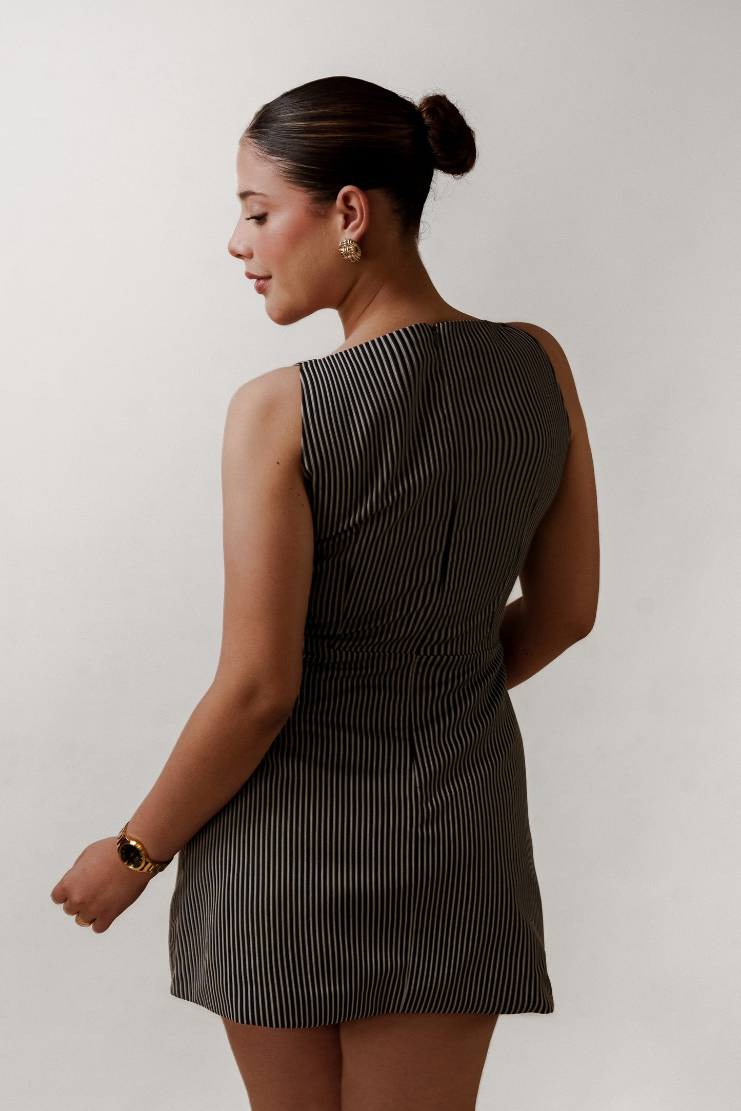 Vestido Julia líneas diplomáticas